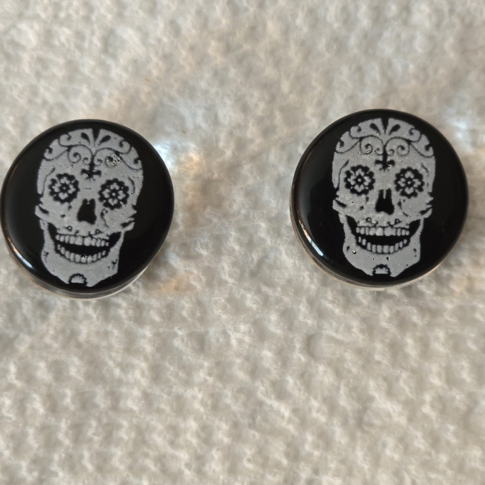 Glasswear Studios Skull Plugs
